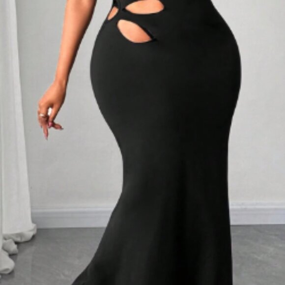 Plus Size Sleeveless Tight-Fitting Floral Hollow-Out Halter Dress - Picture 7 of 9